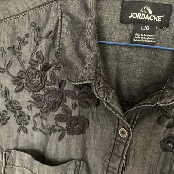 Jordache woman’s charcoal Jean button down shirt - Picture 3 of 8